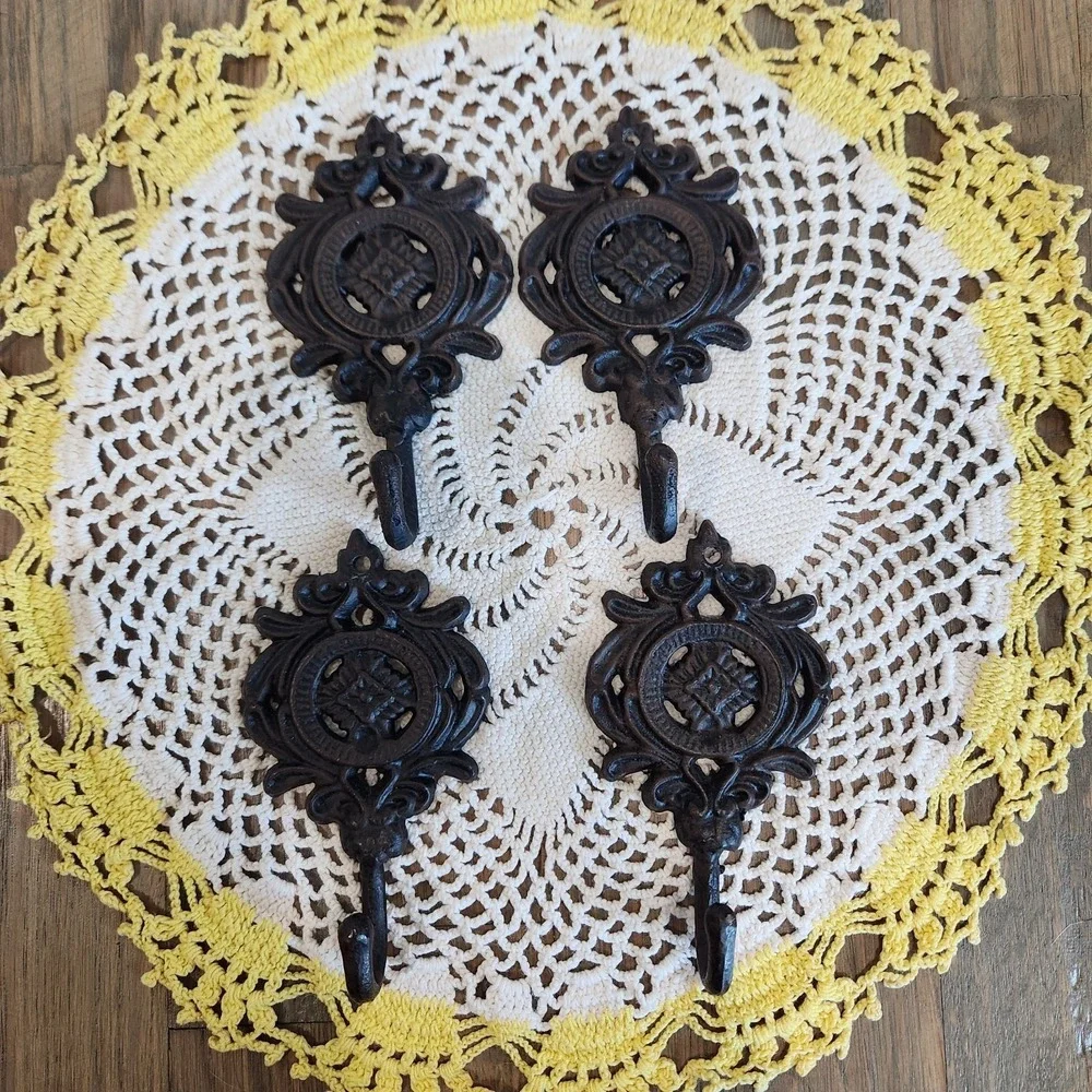Antique Set Of 4 Cast Iron Wall Hooks Brown Decorative Coat Hat Towel Hanging